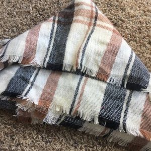 NWOT Charlotte Russe Scarf